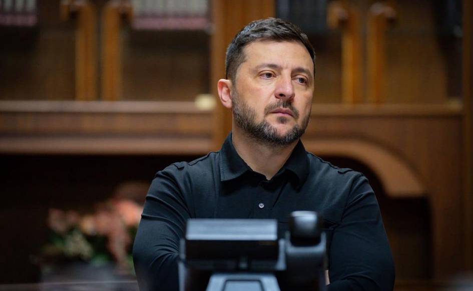 “Ҳеч ким уларни вайроналар учун ўлишга мажбур қилмайди”: Зеленский Покровскдан қўшинларни чиқариш ҳақида гапирди